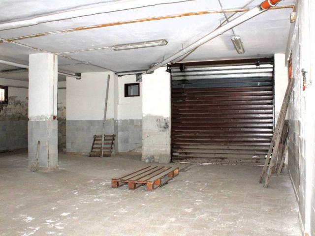 Locale Commerciale in vendita a Quarto, Campania