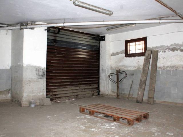 Locale Commerciale in vendita a Quarto, Campania
