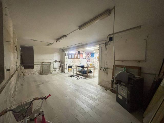 Locale Commerciale in vendita a Casalanno, Quarto