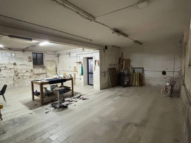 Locale Commerciale in vendita a Casalanno, Quarto