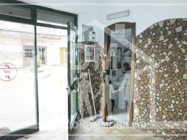 Locale Commerciale in vendita a Casalanno, Quarto