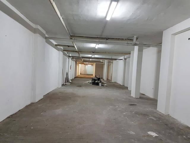 Locale Commerciale in vendita a Quarto, Campania
