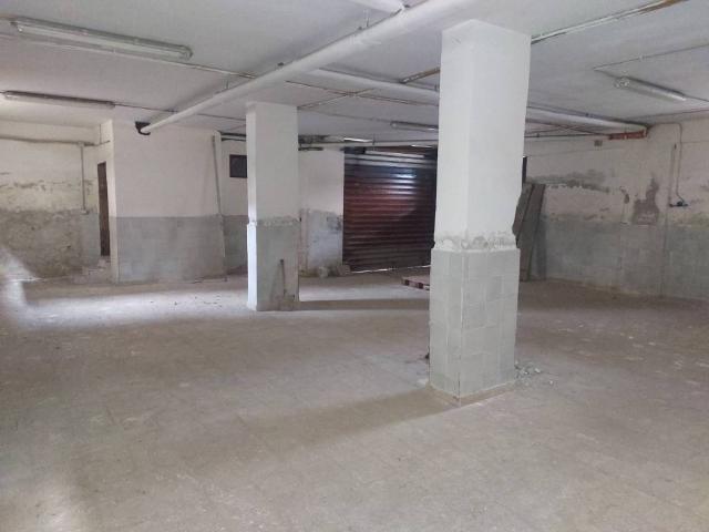 Locale Commerciale in vendita a Quarto, Campania