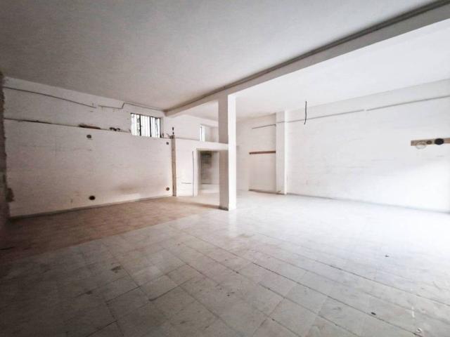 Locale Commerciale in vendita a Le Case, Quarto