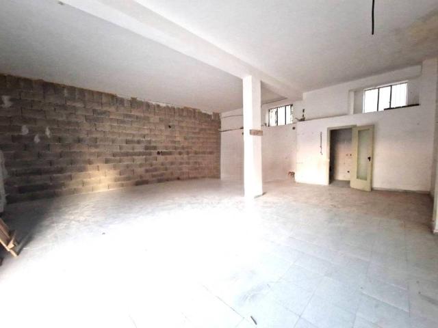 Locale Commerciale in vendita a Le Case, Quarto