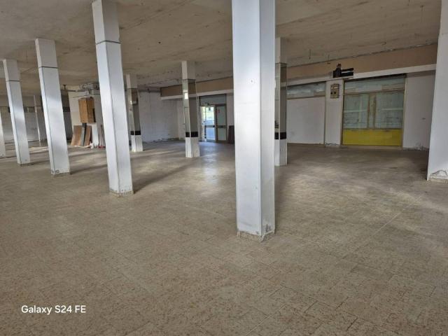 Locale Commerciale in vendita a Quartiere dei Musicisti, Quartu Sant'elena