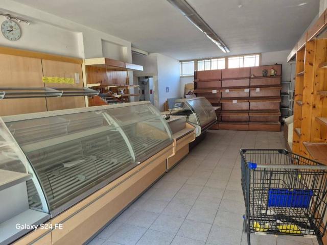 Locale Commerciale in vendita a Pitz'e Serra, Quartu Sant'elena