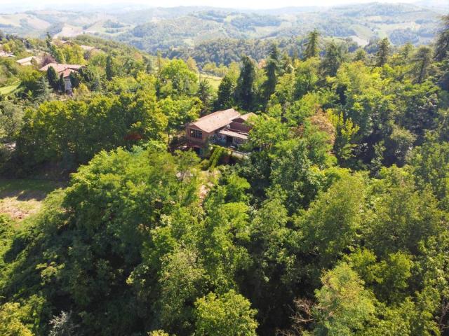 Locale Commerciale in vendita a Colline Matildiche, Re