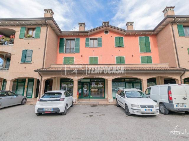 Locale Commerciale in vendita a Colline Matildiche, Re