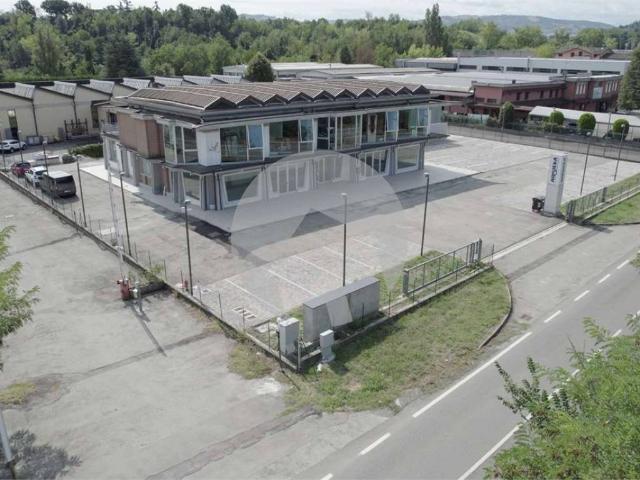 Locale Commerciale in vendita a Colline Matildiche, Re