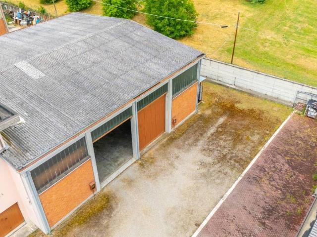 Locale Commerciale in vendita a Colline Matildiche, Re