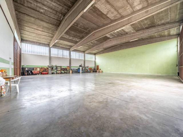 Locale Commerciale in vendita a Colline Matildiche, Re