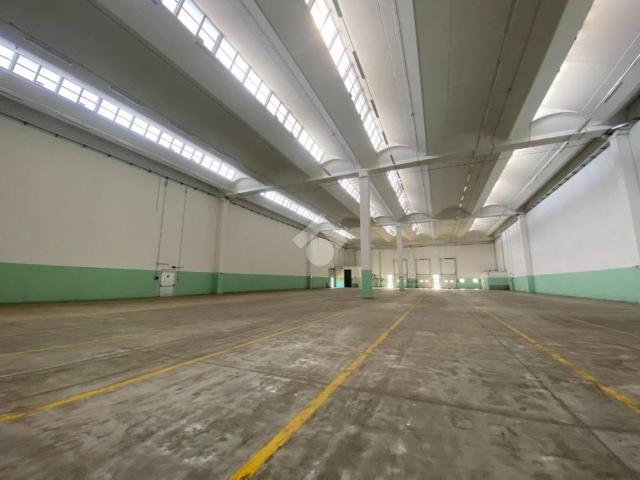 Locale Commerciale in vendita a Colline Matildiche, Re