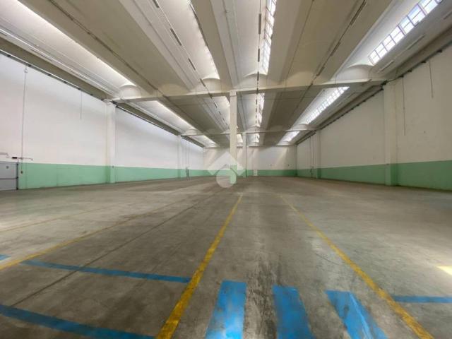 Locale Commerciale in vendita a Colline Matildiche, Re