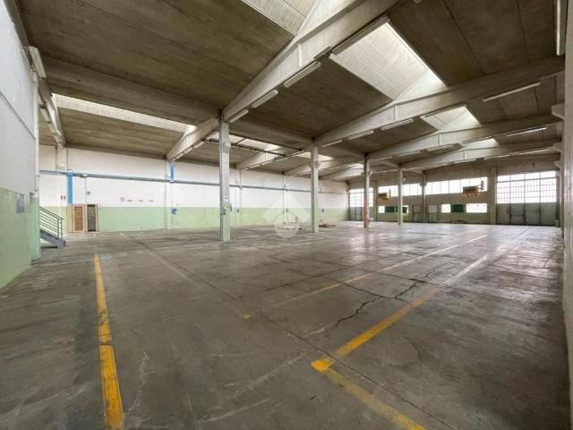 Locale Commerciale in vendita a Colline Matildiche, Re