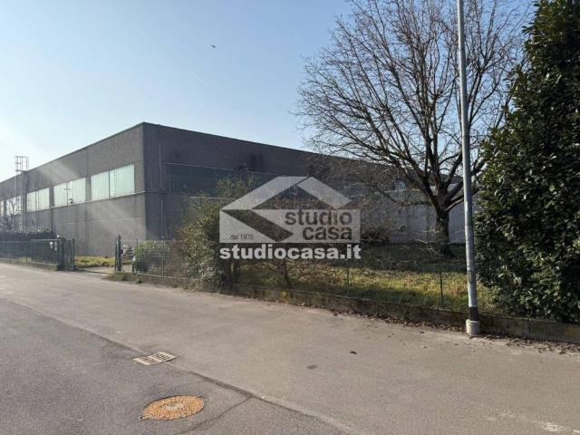 Locale Commerciale in vendita a Quintano, Lombardia
