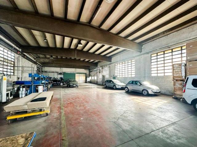 Locale Commerciale in vendita a Quinzano D'oglio, Lombardia