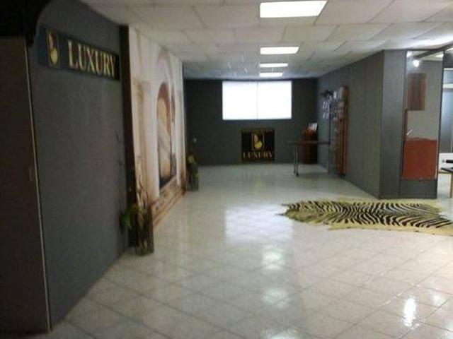 Locale Commerciale in vendita a Quistello, Lombardia