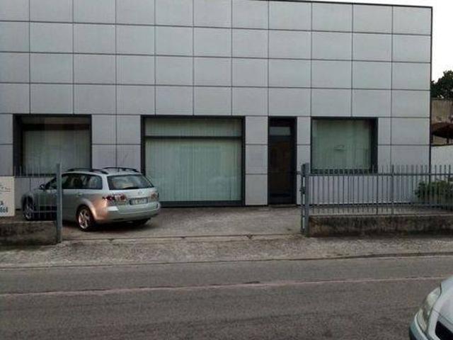 Locale Commerciale in vendita a Quistello, Lombardia