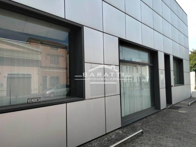 Locale Commerciale in vendita a Quistello, Lombardia