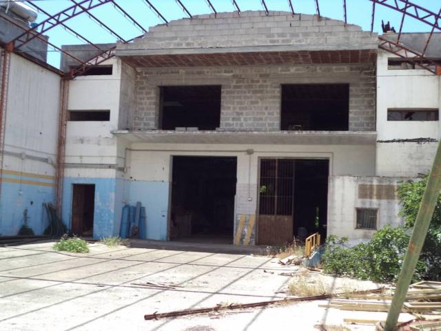Locale Commerciale in vendita a Puglia, Lecce