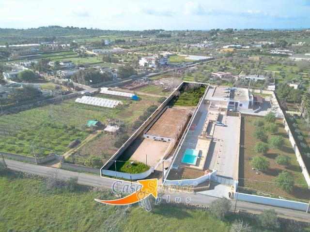 Locale Commerciale in vendita a Puglia, Lecce
