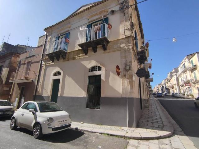 Locale Commerciale in vendita a Ragusa Ibla, Ragusa