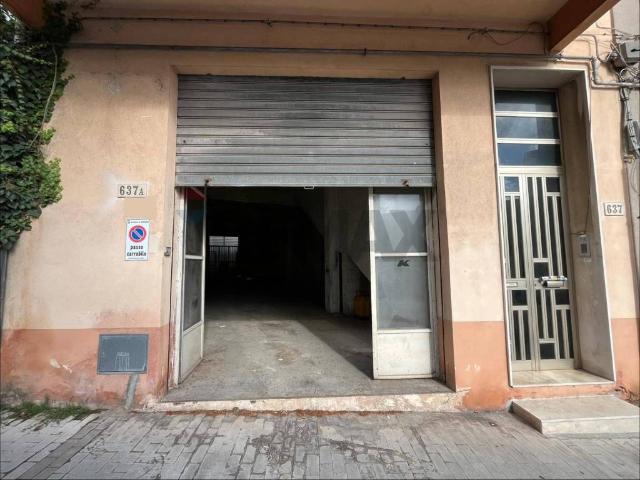 Locale Commerciale in vendita a Ragusa, Sicilia