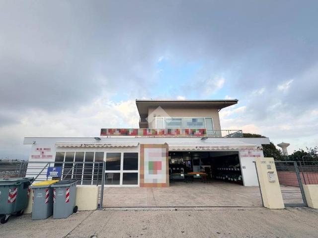 Locale Commerciale in vendita a Ragusa, Sicilia