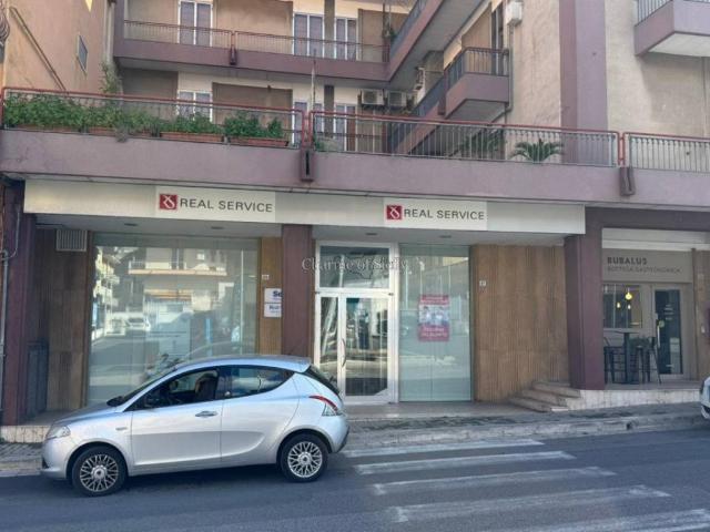 Locale Commerciale in vendita a Cappuccini, Ragusa