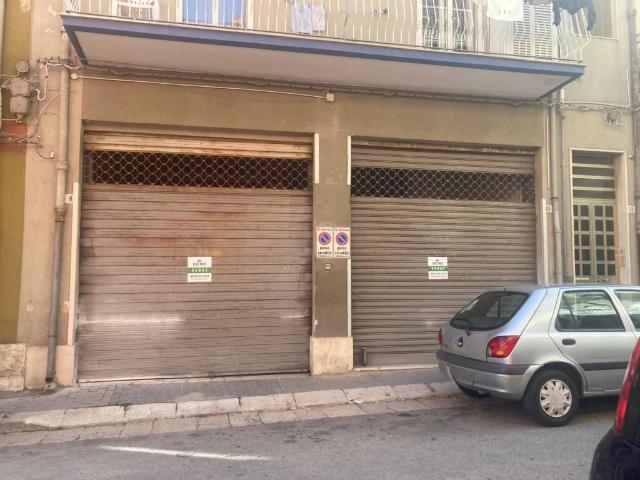 Locale Commerciale in vendita a Cappuccini, Ragusa