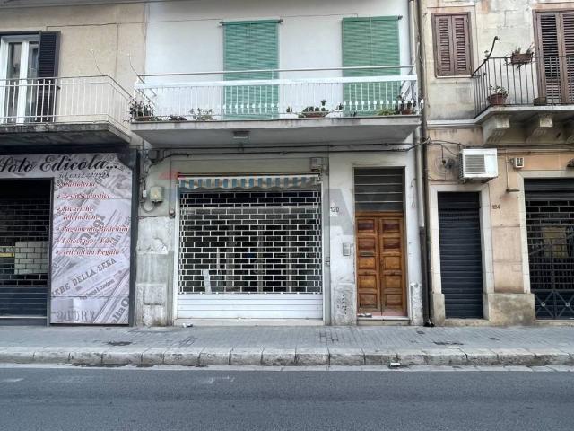 Locale Commerciale in vendita a Cappuccini, Ragusa