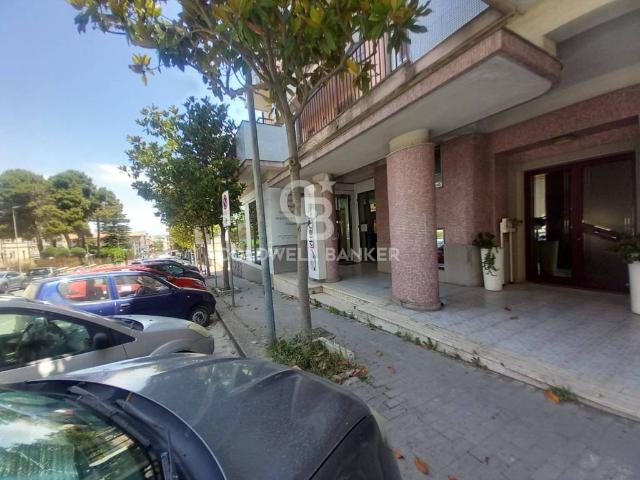 Locale Commerciale in vendita a Cappuccini, Ragusa