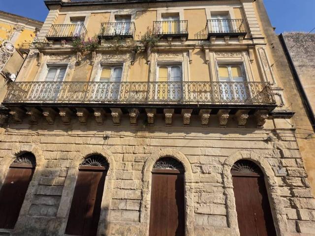 Locale Commerciale in vendita a Ragusa Ibla, Ragusa