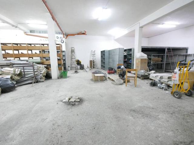 Locale Commerciale in vendita a Ragusa, Sicilia