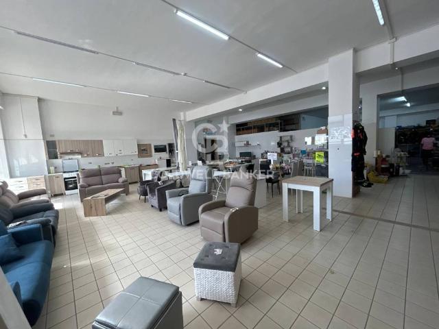 Locale Commerciale in vendita a Ragusa, Sicilia