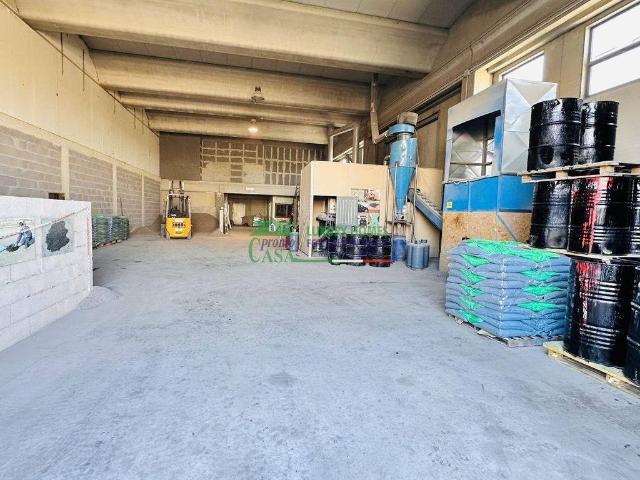Locale Commerciale in vendita a Annunziata, Ragusa
