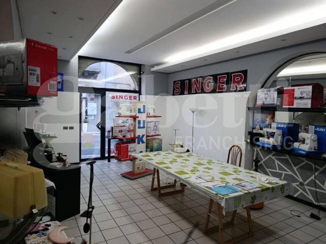 Locale Commerciale in vendita a Cappuccini, Ragusa