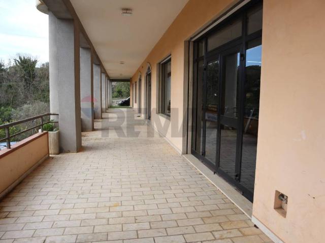 Locale Commerciale in vendita a Ragusa, Sicilia