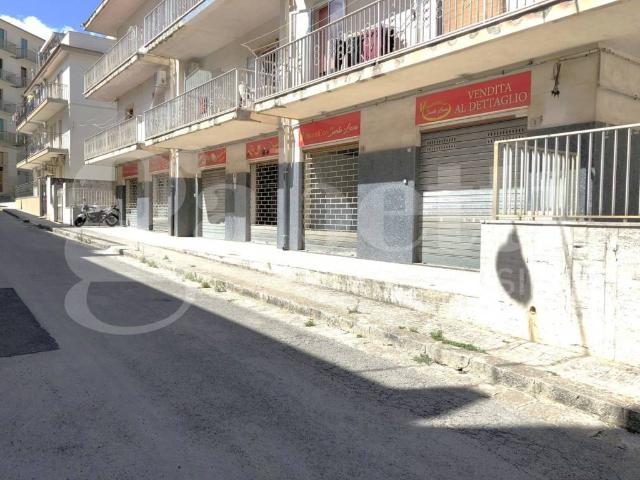 Locale Commerciale in vendita a Ragusa, Sicilia
