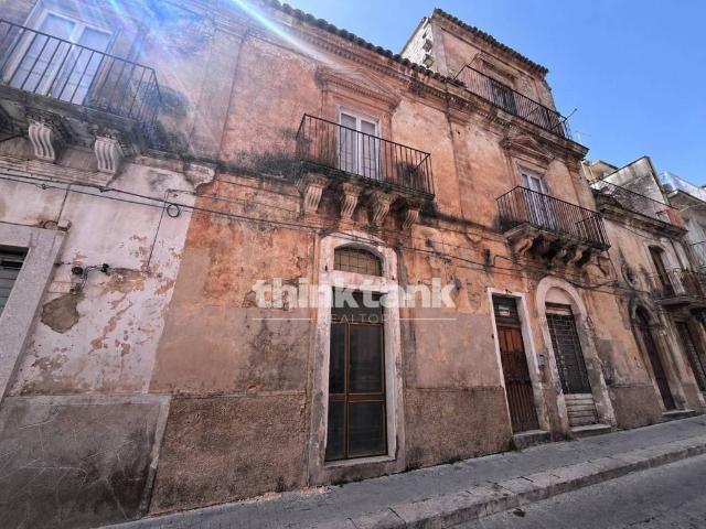 Locale Commerciale in vendita a Ragusa Ibla, Ragusa
