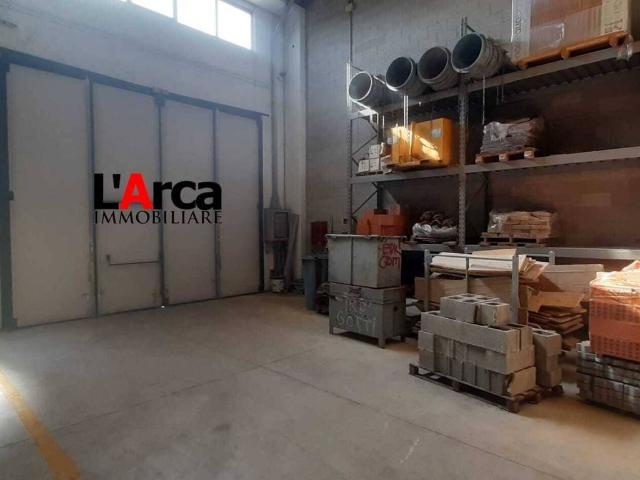 Locale Commerciale in vendita a Ranica, Lombardia