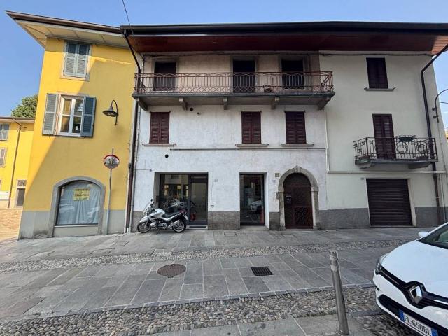 Locale Commerciale in vendita a Ranica, Lombardia