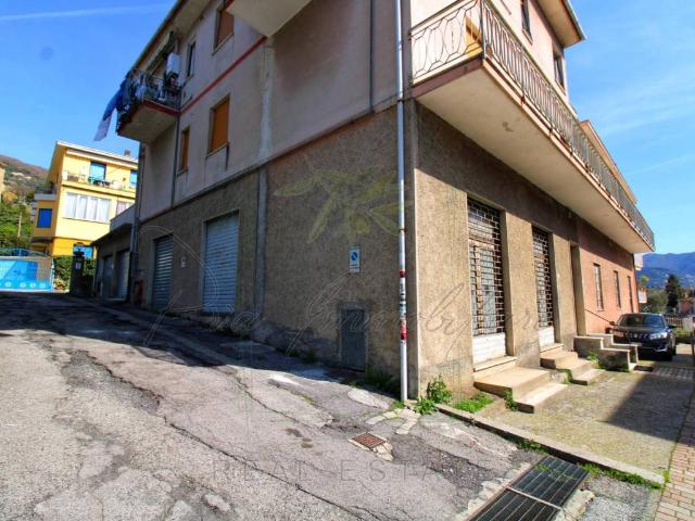 Locale Commerciale in vendita a Rapallo, Liguria