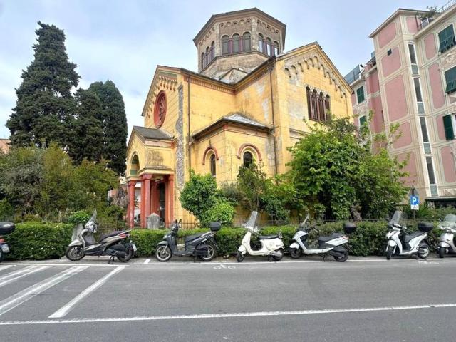 Locale Commerciale in vendita a San Michele di Pagana, Rapallo