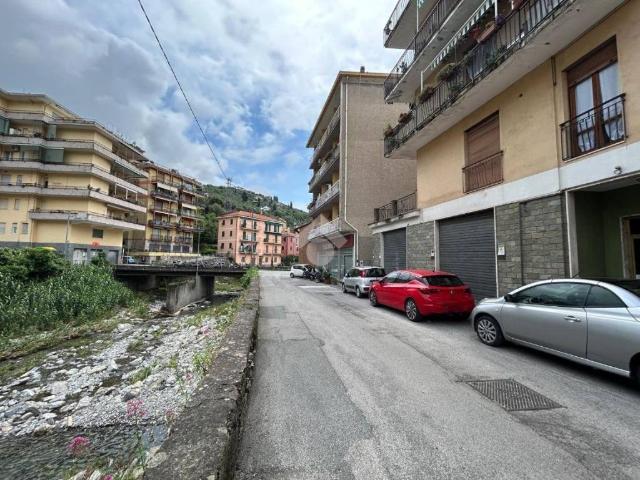 Locale Commerciale in vendita a San Michele di Pagana, Rapallo