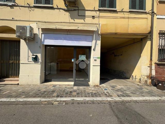 Locale Commerciale in vendita a San Biagio, Ravenna