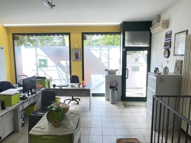 Locale Commerciale in vendita a San Biagio, Ravenna