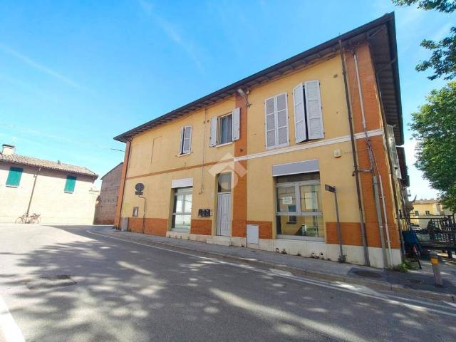 Locale Commerciale in vendita a Corso Nord, Ravenna