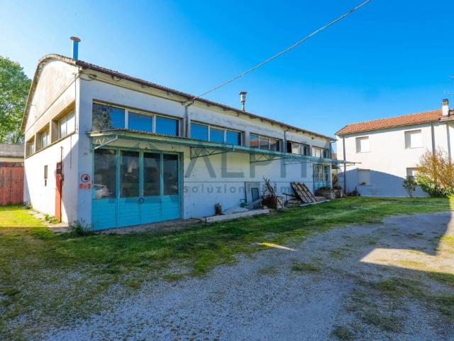 Locale Commerciale in vendita a Unione dei comuni Valle del Savio, Ravenna